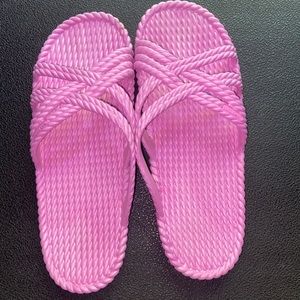 NWOT Billabong Pink Slides size 10 (FIT LIKE A 9)